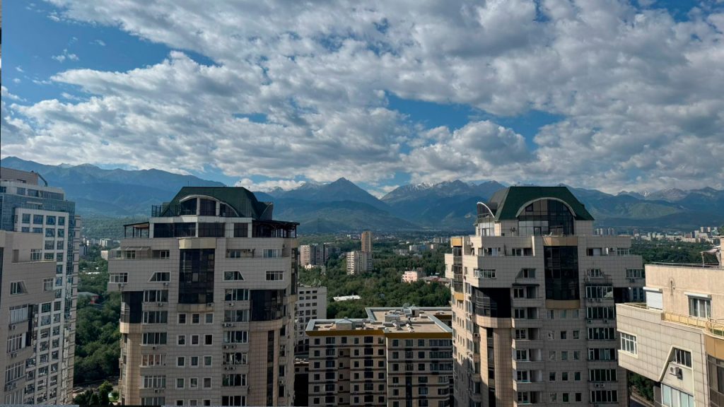 Алматы қаласы және таулар