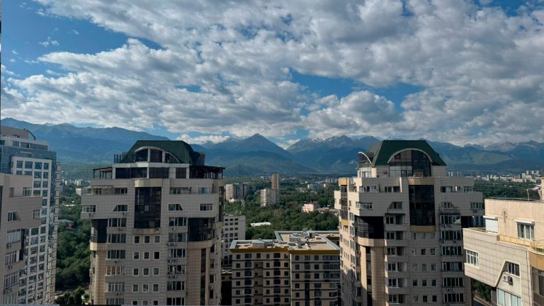 Алматы қаласы және таулар