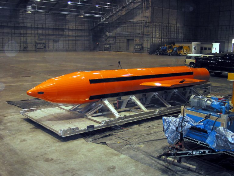 АҚШ MOAB бомбасы, 2003 жылғы мұрағат фотосы